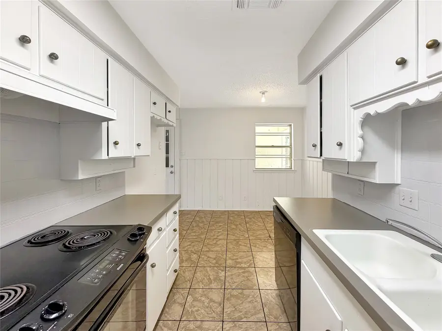 305 Deer Creek Road, Fort Worth, TX 76140 - #2