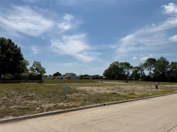 104 Choctaw Drive, Leonard, TX 75452
