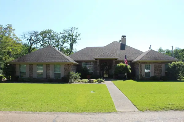 111 Trailwood Road, Enchanted Oaks, TX 75156