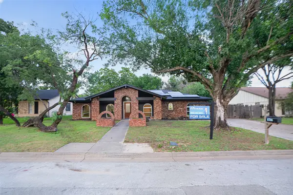 1716 Cynthia Lane, Hurst, TX 76054