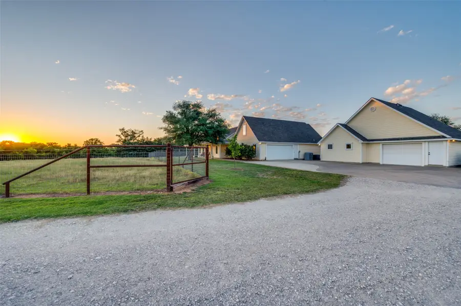 2932 S Johnson Loop, Montague, TX 76251 - #2