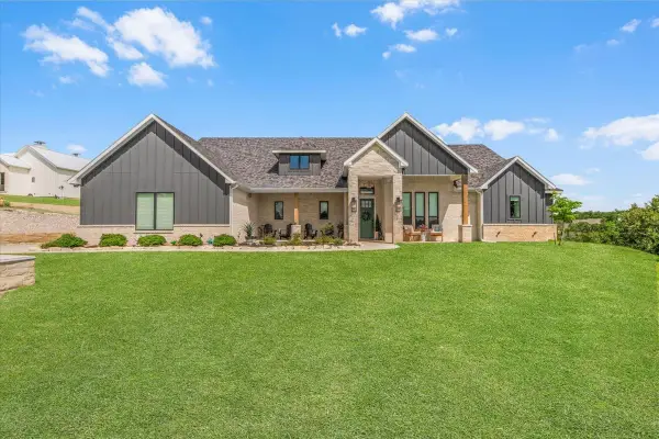 1059 Sweeney Way, Weatherford, TX 76087
