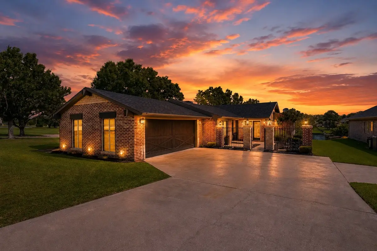 533 Kiowa Drive W, Gainesville, TX 76240 - #1