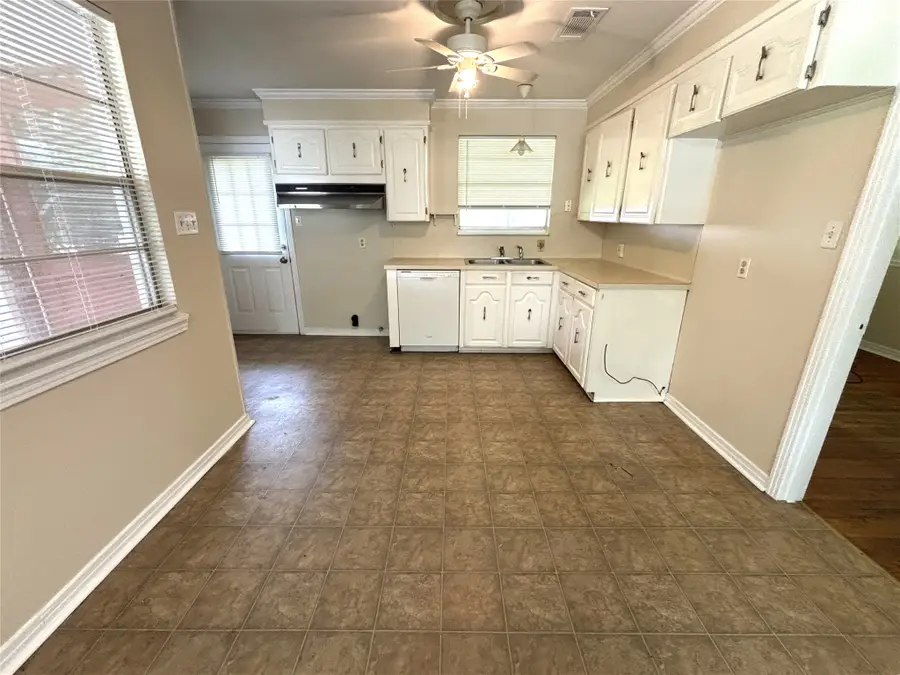 818 Martha Lane, Shreveport, LA 71104 - #3