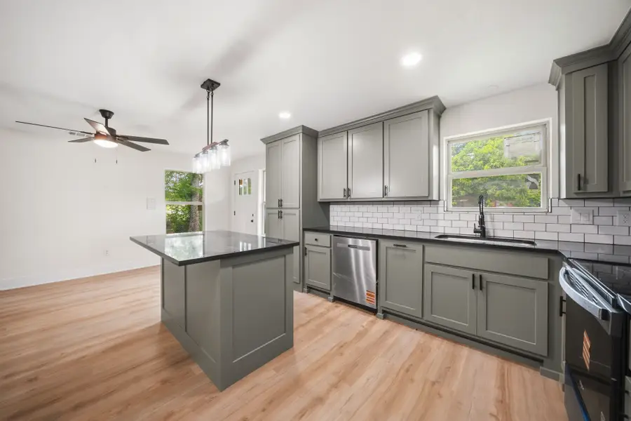 1503 E 9th Avenue, Corsicana, TX 75110 - #3