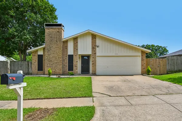 3704 Fort Hunt Drive, Arlington, TX 76016