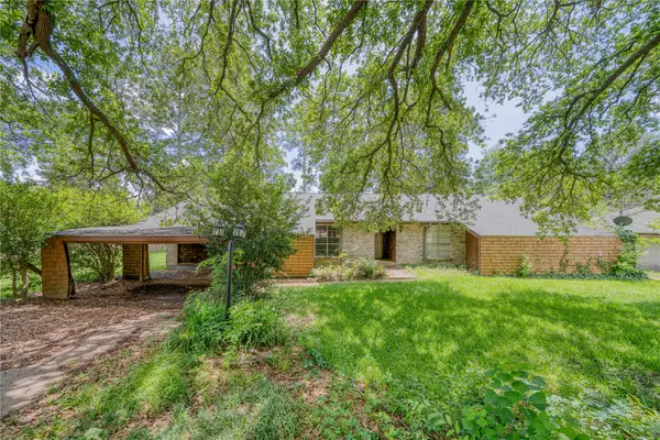 1006 Rikkity Lane, Mt Pleasant, TX 75455