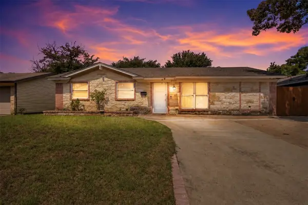 2009 Red Oak Drive, Irving, TX 75060
