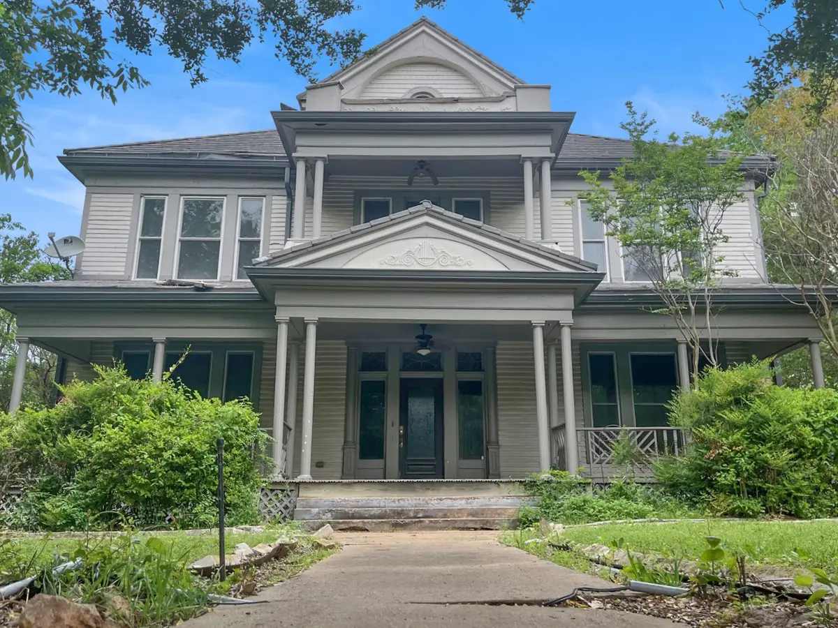 402 E Grand Street, Whitewright, TX 75491 - #1