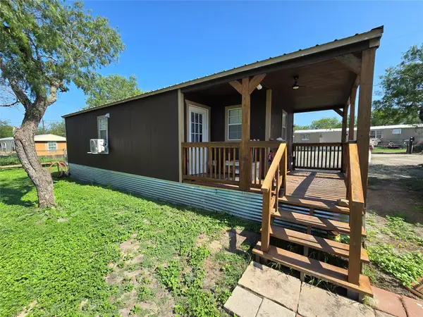 205 W Travis Street, Karnes City, TX 78118