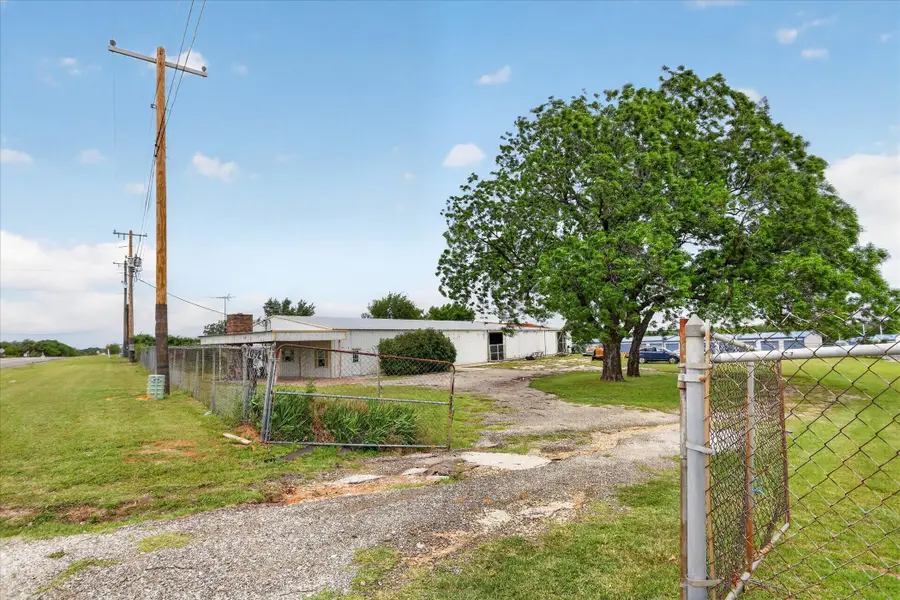 1092 W Highway 199, Springtown, TX 76082 - #2
