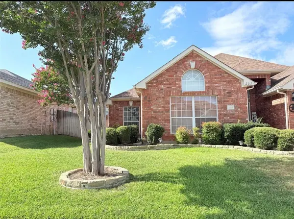 205 Kenosha Lane, Arlington, TX 76002