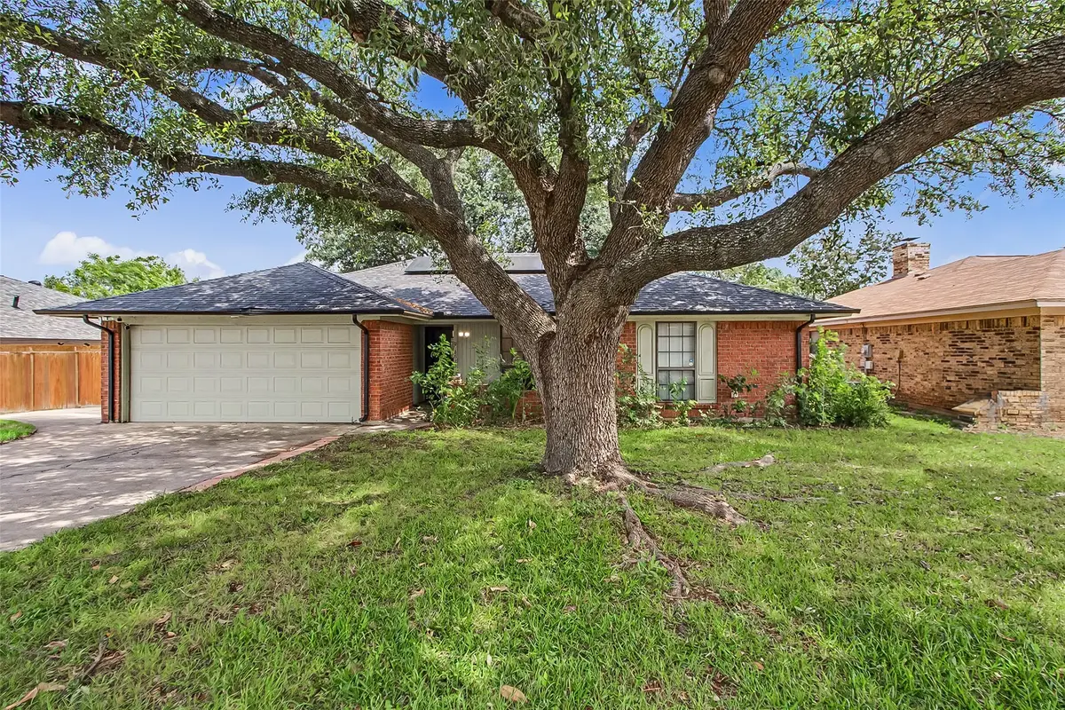 2820 Whitehurst Drive, Fort Worth, TX 76133 - #1