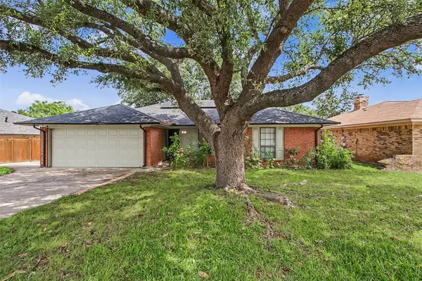 2820 Whitehurst Drive, Fort Worth, TX 76133
