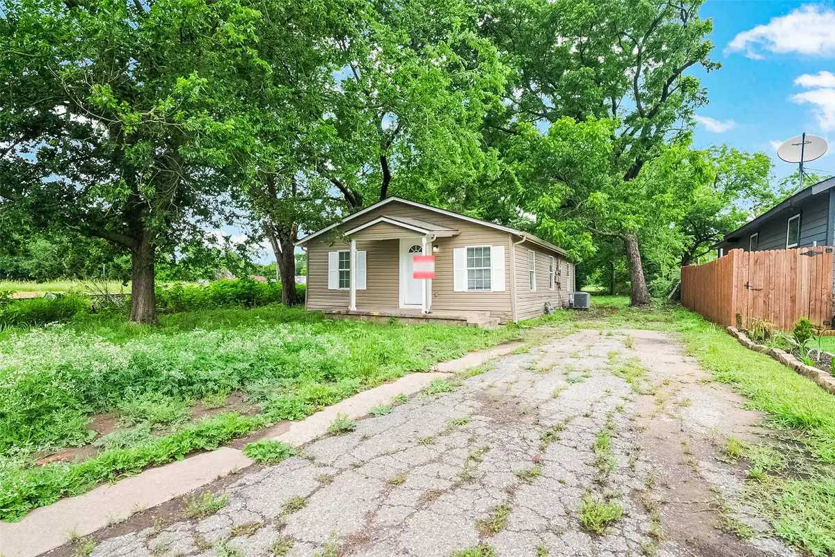627 E Pacific Street, Sherman, TX 75090 - #1