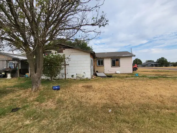 501 N Lincoln Avenue, Electra, TX 76360