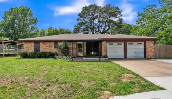 102 Thomas Street, Joshua, TX 76058