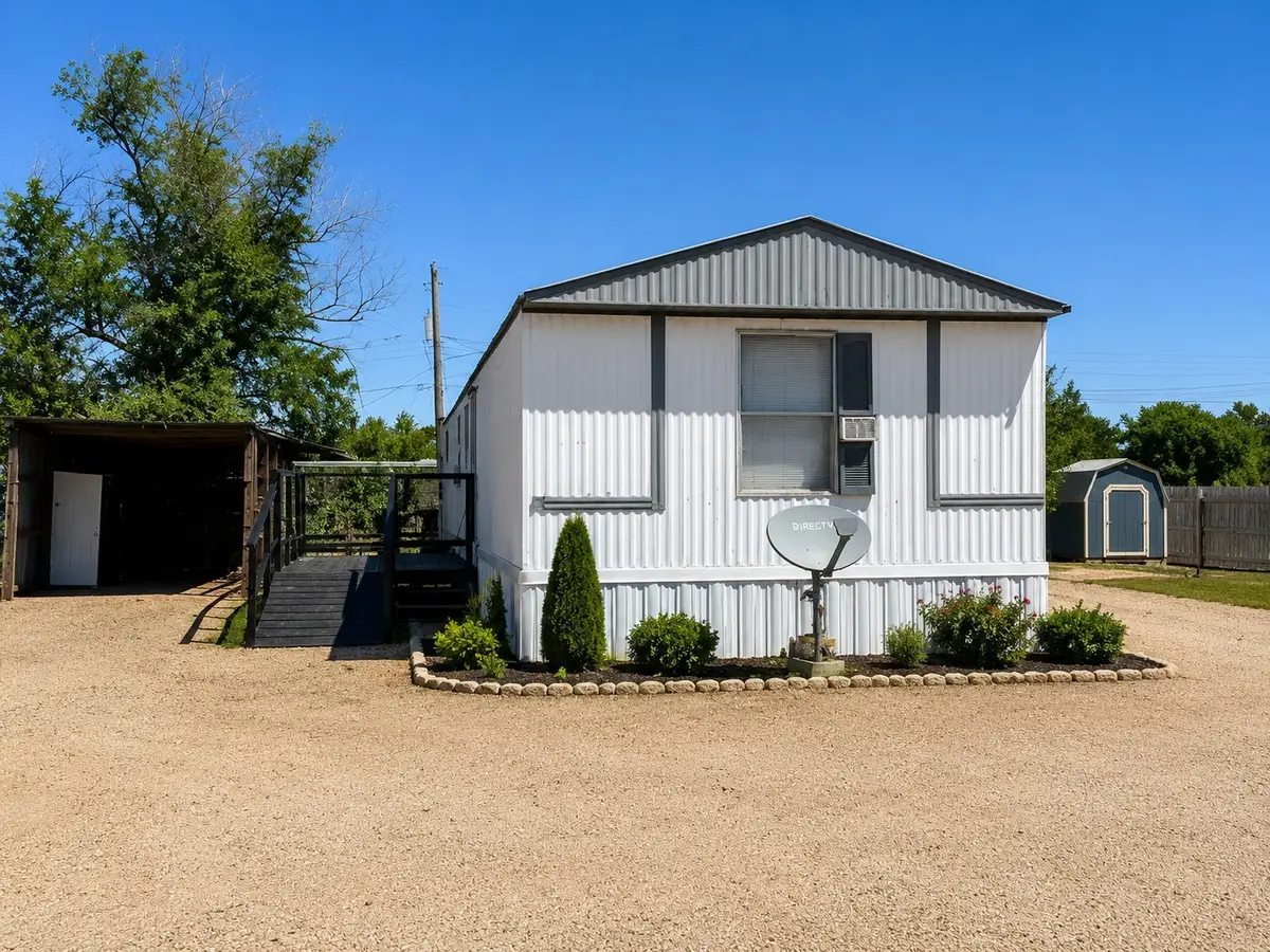 209 E Marivena Street, Floydada, TX 79235 - #1