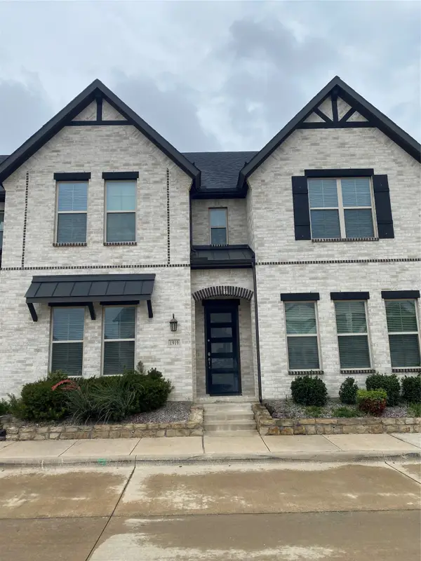1919 Diyaa Court, Farmers Branch, TX 75234