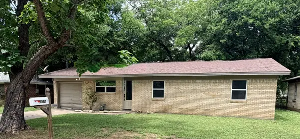 542 W Wilson Street, Cleburne, TX 76033
