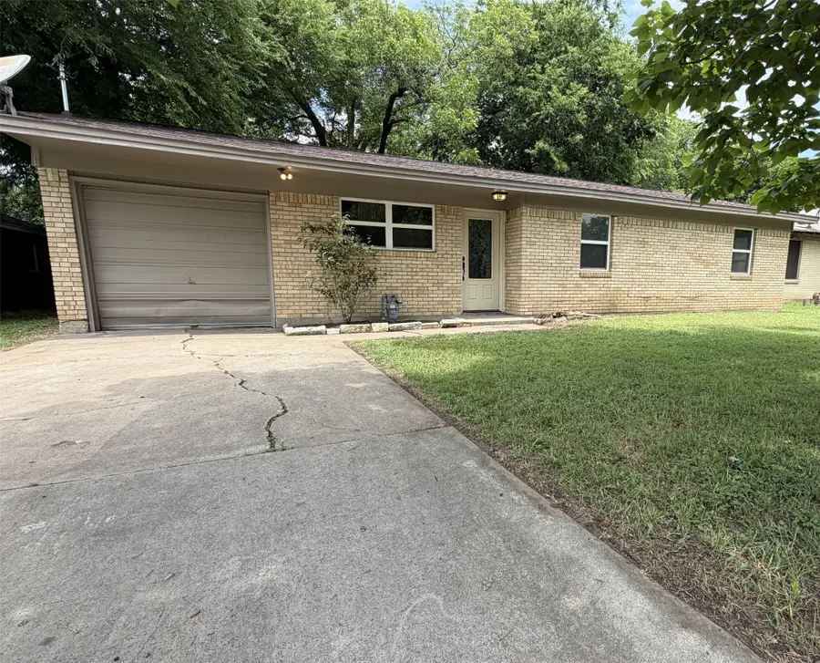 542 W Wilson Street, Cleburne, TX 76033 - #2