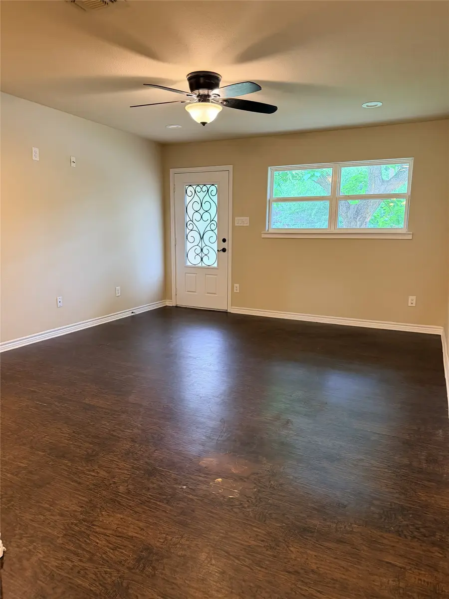542 W Wilson Street, Cleburne, TX 76033 - #3