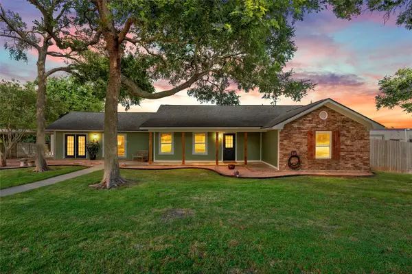 105 James Wesley Drive, Robinson, TX 76706