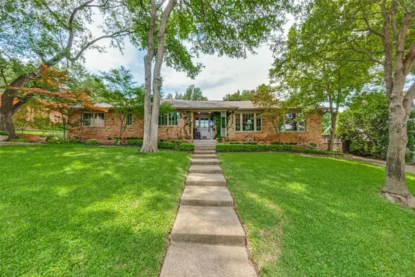 6828 Hyde Park Drive, Dallas, TX 75231