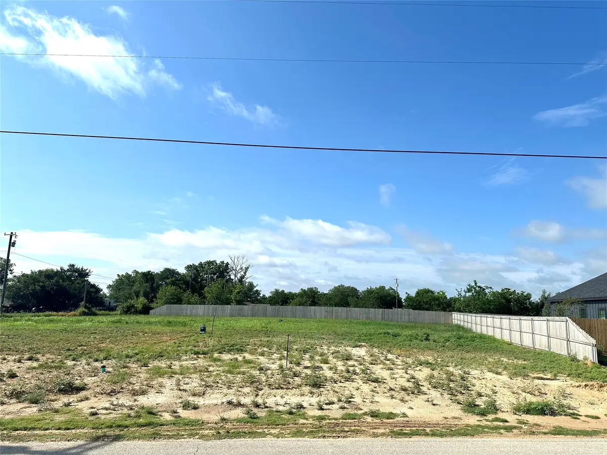 1006 E Highland Avenue, Comanche, TX 76442 - #1