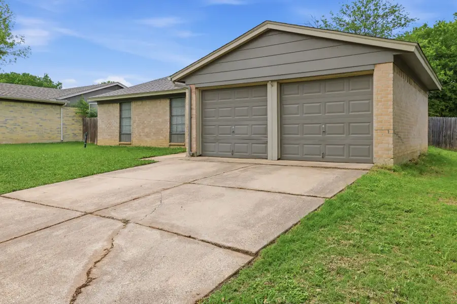 5725 Macneill Drive, Haltom City, TX 76148 - #3