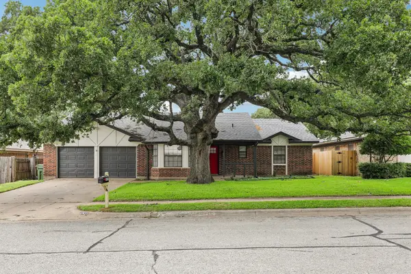 2421 Meadow View, Bedford, TX 76021