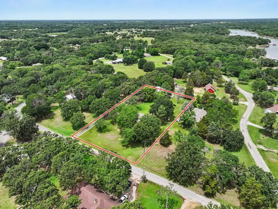2811 N Shore Drive, Bonham, TX 75418 - #2
