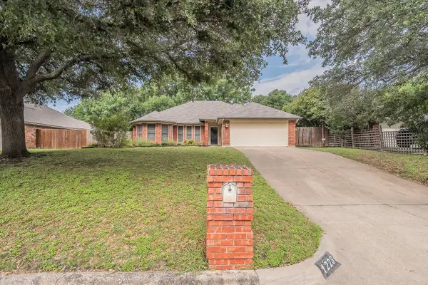 1228 Cozby Street W, Benbrook, TX 76126