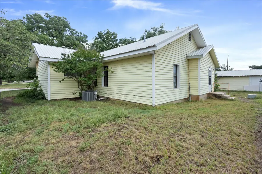 612 W Moss Street, Eastland, TX 76448 - #2