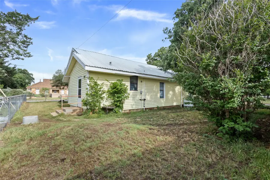 612 W Moss Street, Eastland, TX 76448 - #3