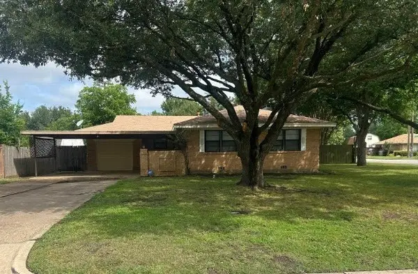 221 Leighton Drive, Terrell, TX 75160