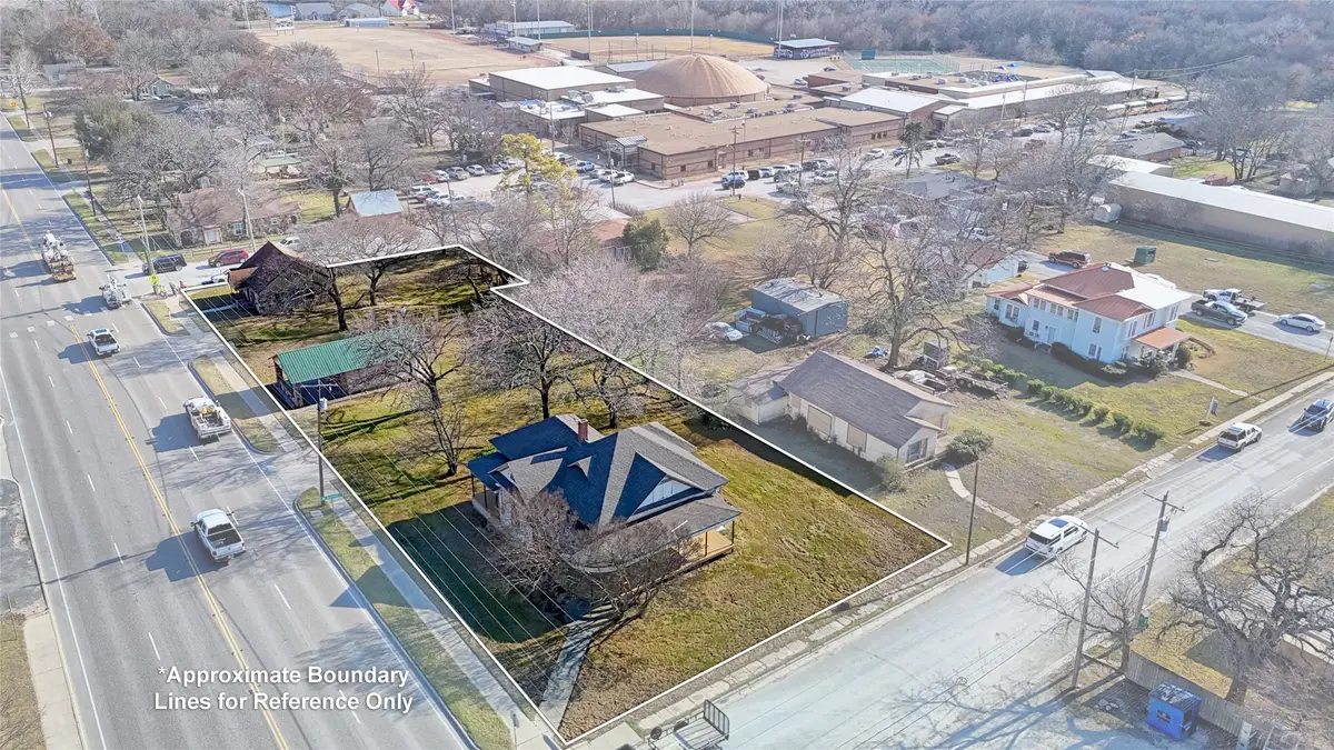 400 S Broad Street, Saint Jo, TX 76265 - #1