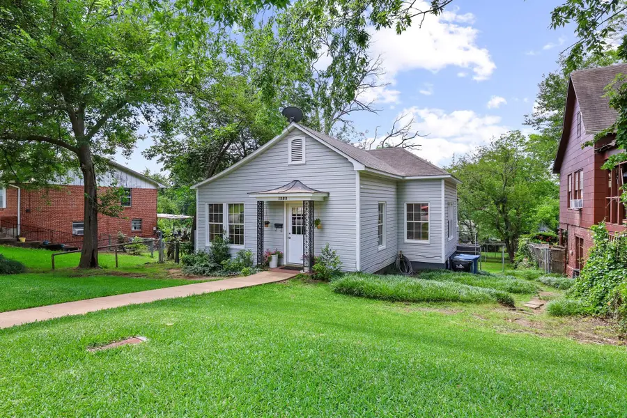 1322 W Chestnut Street, Denison, TX 75020 - #3
