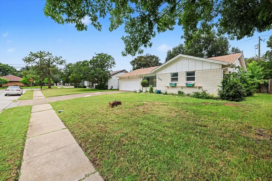 209 Linda Lane, Irving, TX 75062 - #3