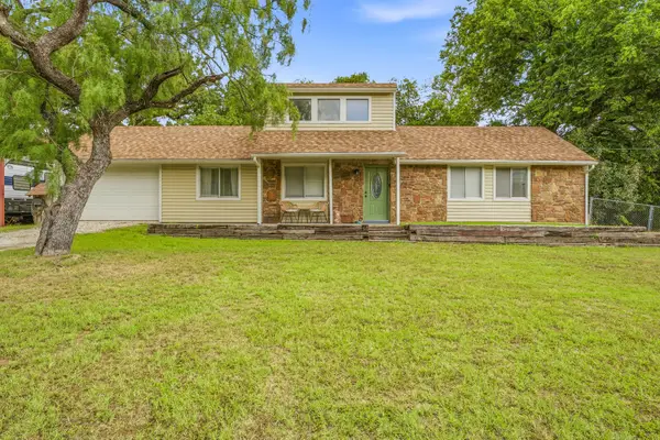 2916 Waterwood Drive, Granbury, TX 76048