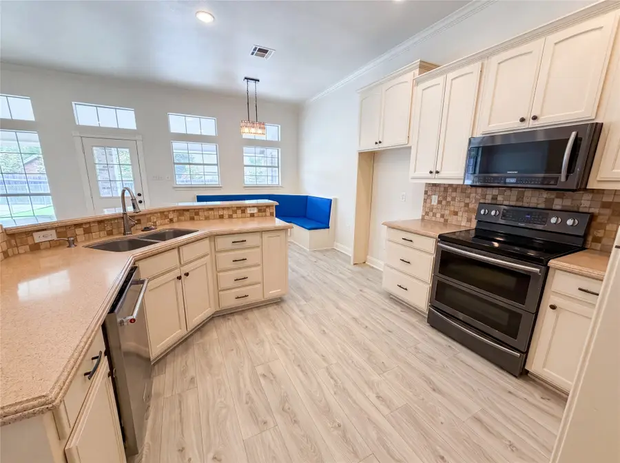 1226 Oakmanor Circle, Hewitt, TX 76643 - #2