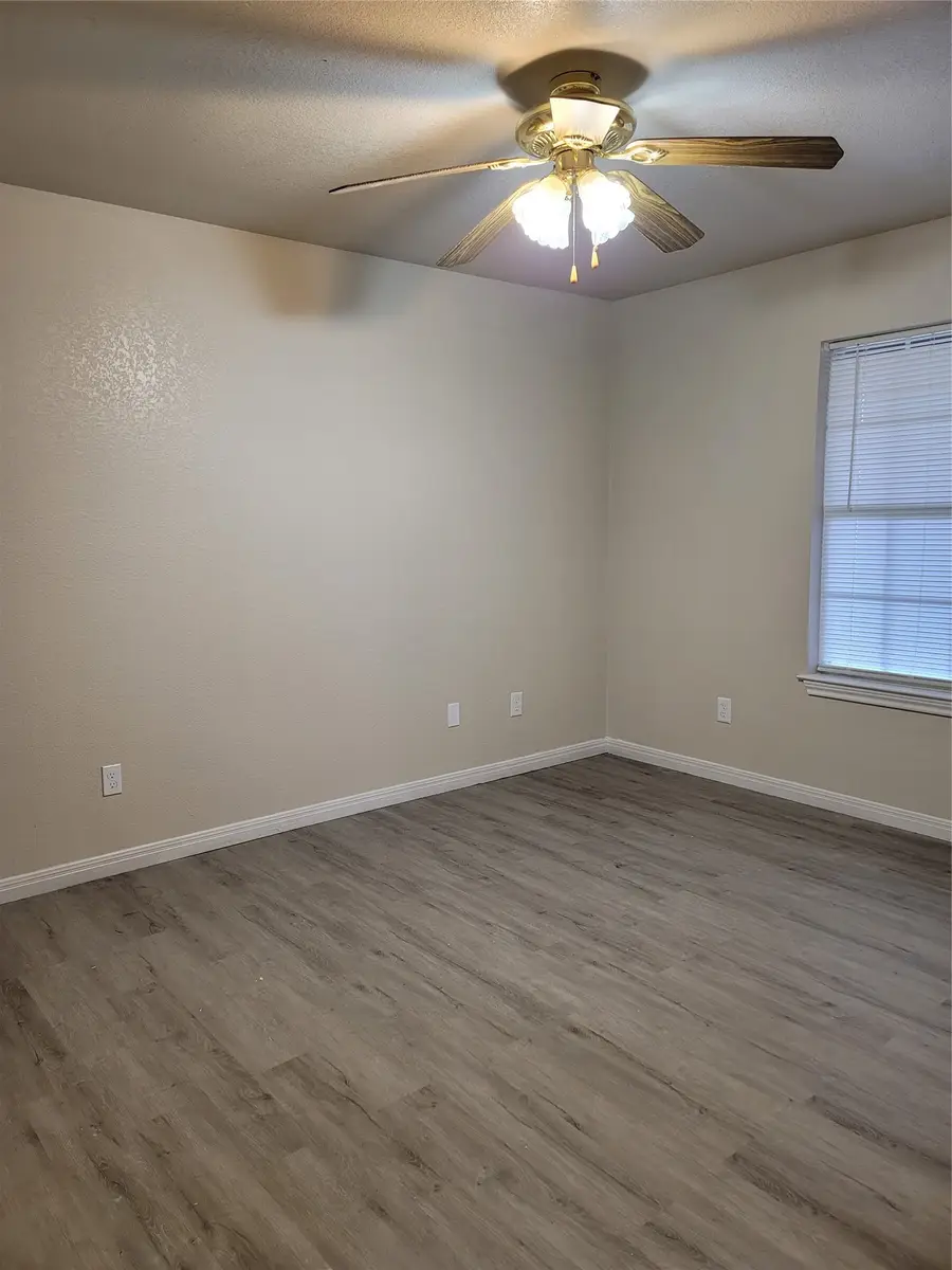 217 E Craven Avenue #A & B, Lacy Lakeview, TX 76705 - #3