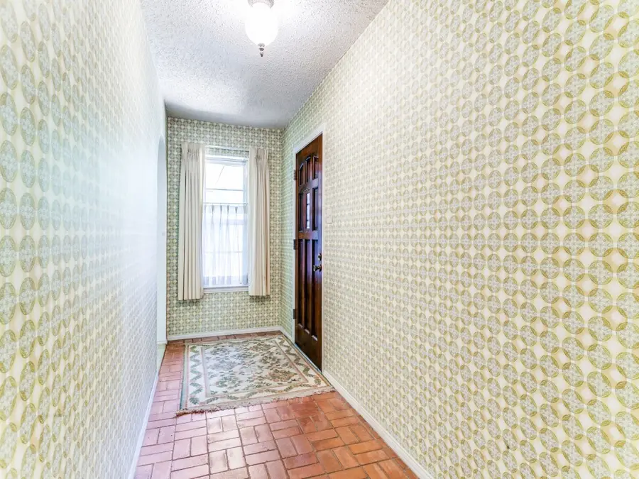 1132 N Irving Heights Drive, Irving, TX 75061 - #2