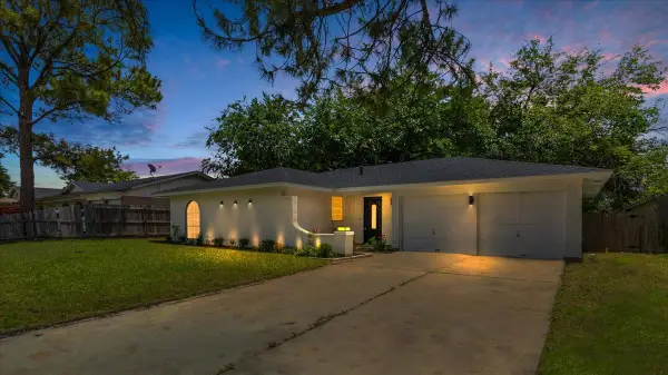 2102 E Timberview Lane, Arlington, TX 76014