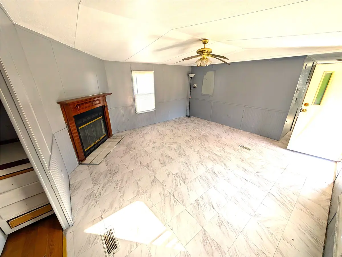 425 State Highway 34 Sw, Italy, TX 76651 - #1