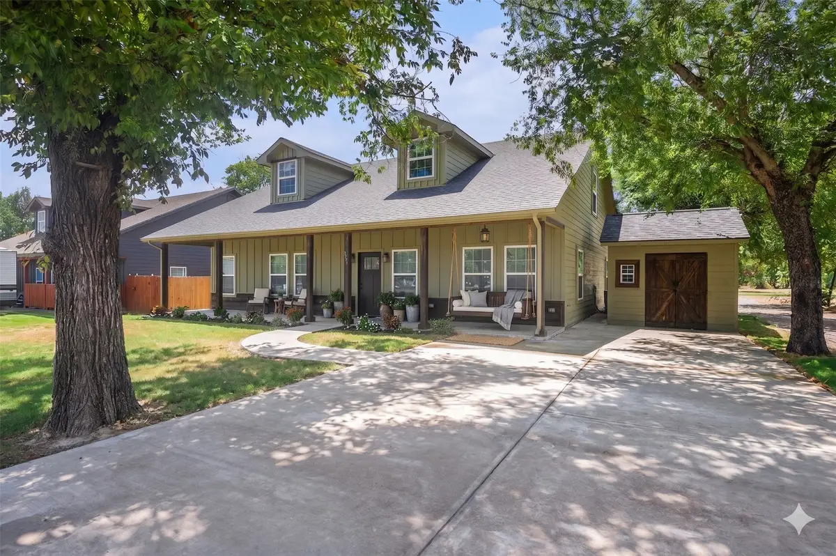 290 E Aurora Street, Rhome, TX 76078 - #1