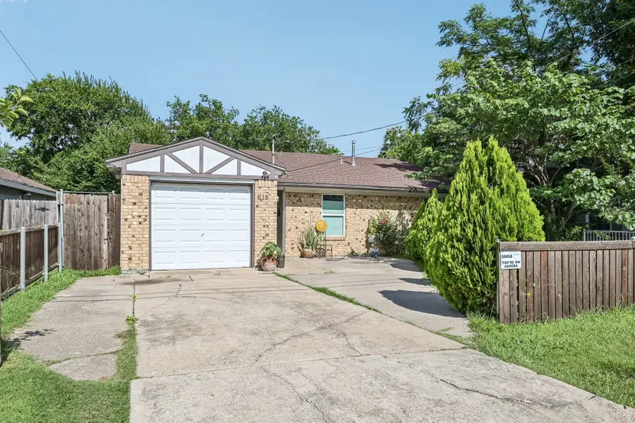618 SE 3rd Street, Grand Prairie, TX 75051 - #2