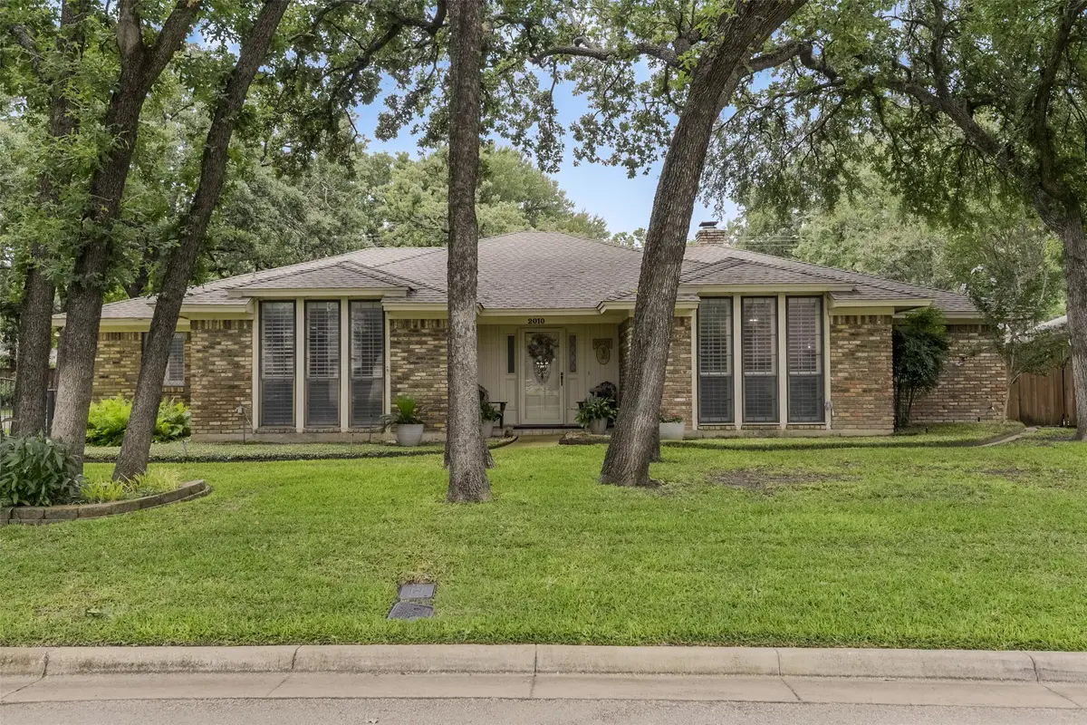 2010 Surrey Oaks Drive, Arlington, TX 76006 - #1