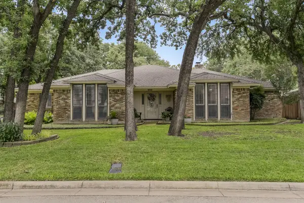 2010 Surrey Oaks Drive, Arlington, TX 76006