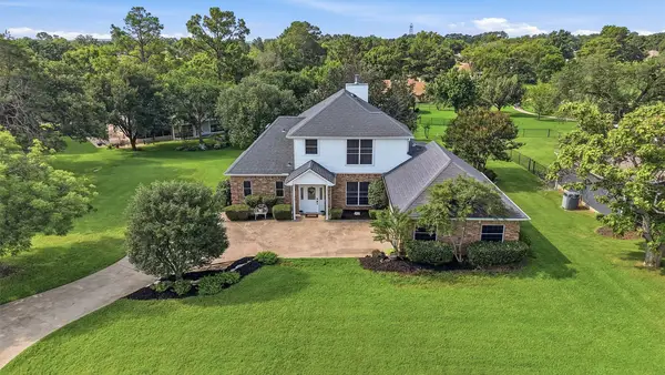 303 Kiowa Drive W, Lake Kiowa, TX 76240